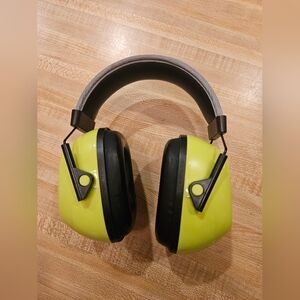 Noise-Cancelling Headphones - Black and Green